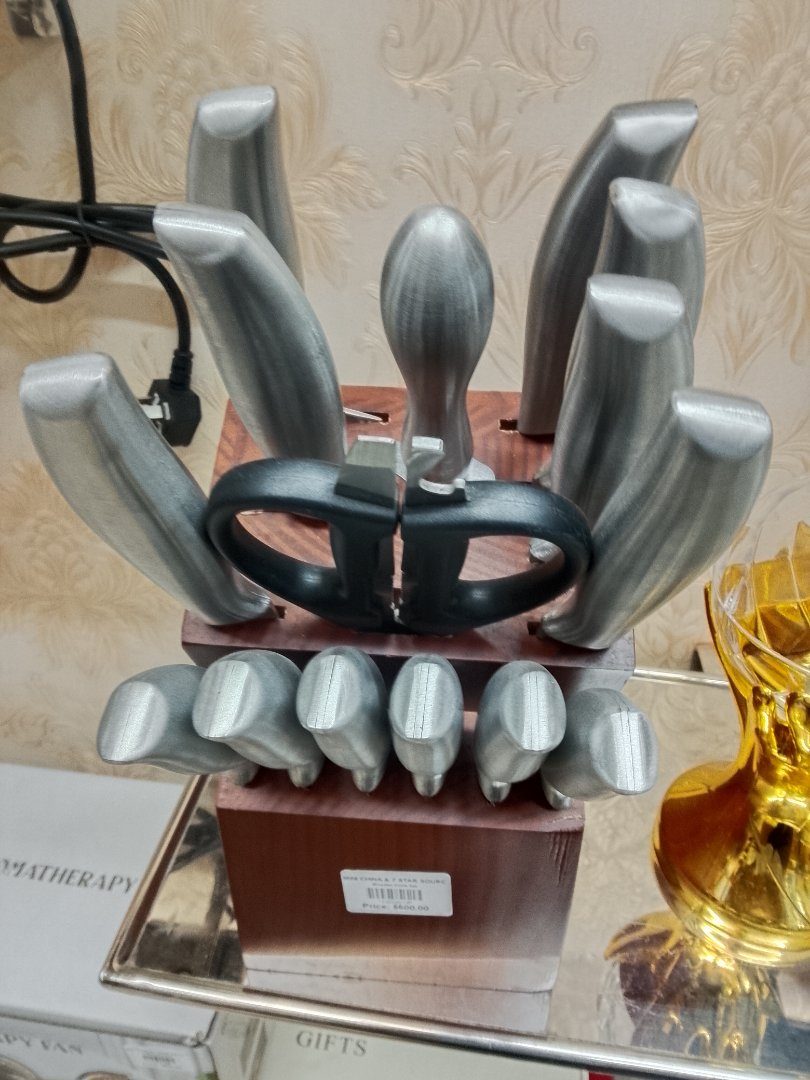 প্রিমিয়াম কোয়ালিটির Knife Set আপনার কিচেনকে করবে আরও স্মার্ট, স্টাইলিশ এবং রান্নার কাজকে করবে আরও সহজ। — ছবি ২
