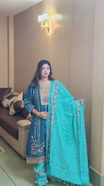 003 — Ayeah Dress Corner